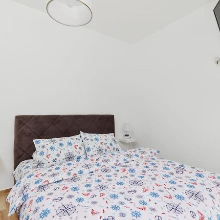 טיווט Petrovic Apartmani מראה חיצוני תמונה